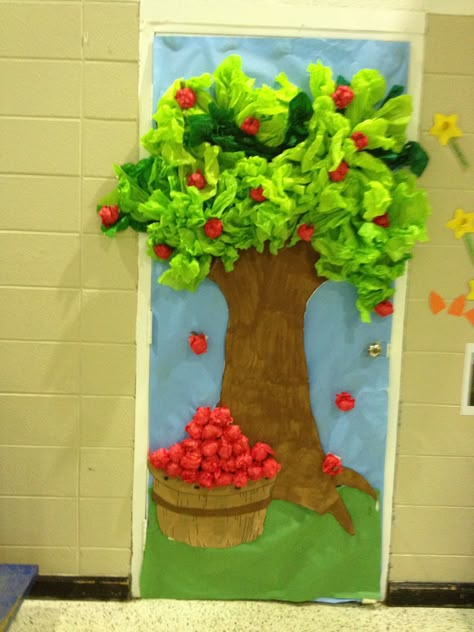 Apple tree top is made out of tissue paper so are the apples Apple Border Bulletin Board, Apple Tree Bulletin Board, Apple Classroom Decorations, Apple Theme Classroom, Apple Bulletin Boards, Apple Classroom, Bulletin Board Tree, Preschool Door, Preschool Creative Art