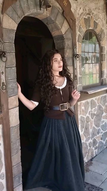 Celtic Women Dress, Outlander Costumes Halloween, Outlander Womens Clothing, Claire Outlander Costume, Outlander Aesthetic Fashion, Outlander Costumes Diy, Outlander Outfits Inspiration, Scottish Photoshoot, Outlander Claire Costume