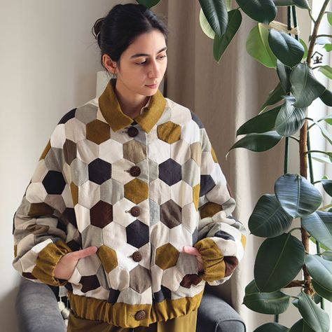 Author Nisan Aktürk created this unquilted hexagon patchwork jacket entirely by hand, with fabric scraps. Click here for more details. Using Fabric Scraps, Hexagon Patchwork, Geometric Patchwork, Threads Magazine, Quilted Clothing, Patchwork Clothes, Patterns Ideas, Patchwork Jacket, Patchwork Fabric