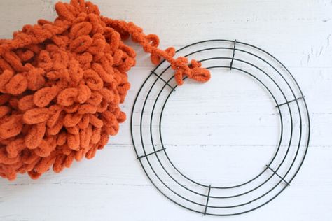 Pumpkin Loop Yarn Wreath - It's Always Autumn Diy Pumpkin Wreath, Loop Yarn Wreath, Pumpkin Wreath Diy, Loopy Yarn, Fall Pumpkin Crafts, Crochet Wreath, Mesh Wreath Diy, Deco Mesh Christmas Wreaths, Easy Fall Crafts