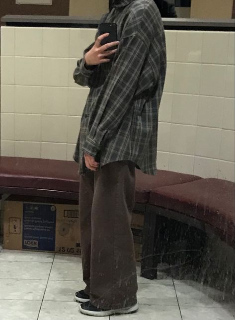 Shirts For Baggy Jeans, Flannel Baggy Jeans Outfit, Baggy Homeless Style, Baggy Flannel Outfit Men, Open Flannel Shirt Outfit, Baggy Brown Pants Outfit, Oversized Flannel Outfits Grunge, Brown Flannel Outfit Men, Brown Baggy Pants Outfit