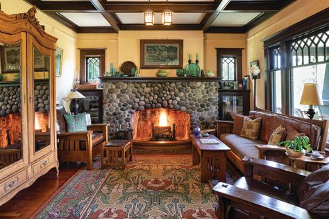 Craftsman Living Rooms, American Craftsman Style, Craftsman Interiors, Craftsman Living Room, Craftsman Fireplace, Arts And Crafts Bungalow, Craftsman Interior, Fireplace Tile Surround, Craftsman Bungalow