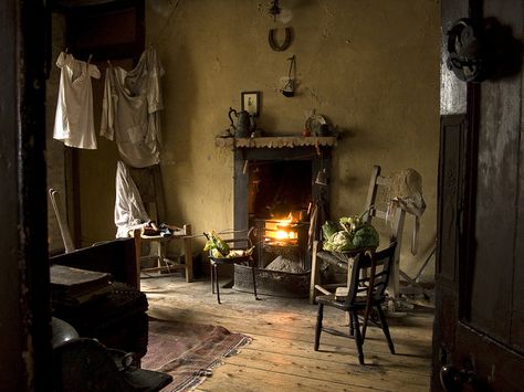 Poor Cottage Aesthetic, Poor House Interior Aesthetic, Poor Home Aesthetic, Poor Room, Rustic Lifestyle, Spitalfields London, Cosy Rooms, Poor House, Historic Interiors