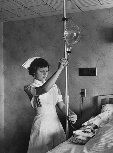 Muzică Rock, History Of Nursing, Nurse Photos, Nursing Profession, Nurse Rock, Vintage Nurse, Nurse Love, Nursing Career, Vintage Medical