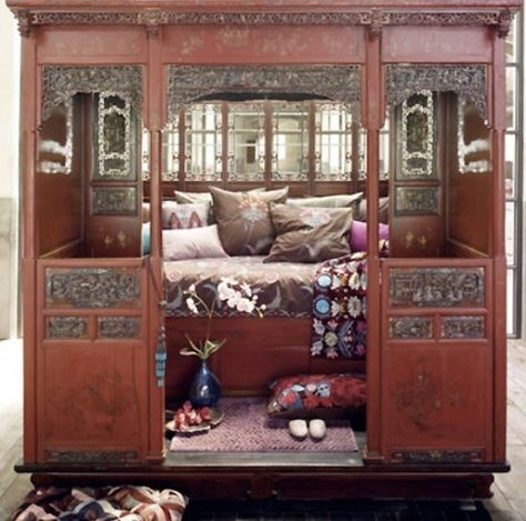 Nook for hanging out 3 Chinese Bedroom Design, Traditional Bed Designs, Enclosed Bed, Chinese Bed, Chinese Bedroom, Asian Bedroom, Wedding Bed, Canopy Beds, Canopy Curtains