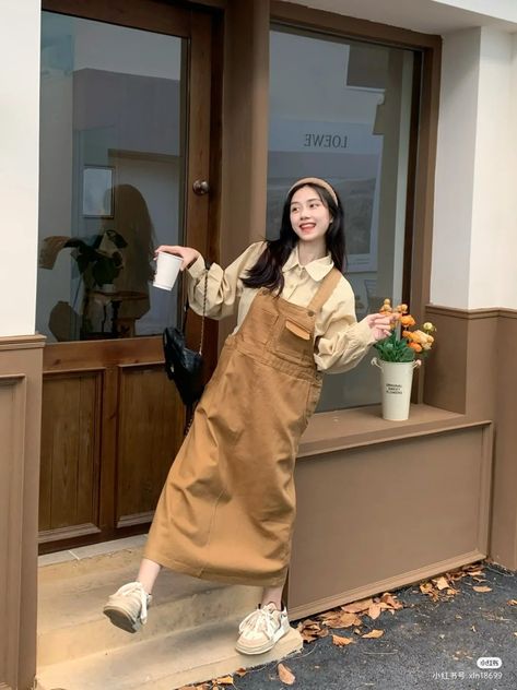 Outfit Baju Kodok, Overall Dress Hijab, Ootd Overall, Salopette Outfit, Lebaran Outfit, Ootd Lebaran, Dress Lebaran, Rok Outfit, Vintage Denim Dress