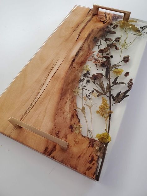 Resin Art Charcuterie Boards, Epoxy Resin Table Tray, Epoxy Vase Diy, Resin Topped Table, Epoxy Wood Wall Art, Flowers In Resin Table, Wood Epoxy Furniture, Dried Flower Epoxy Table, Dried Flowers And Resin Ideas