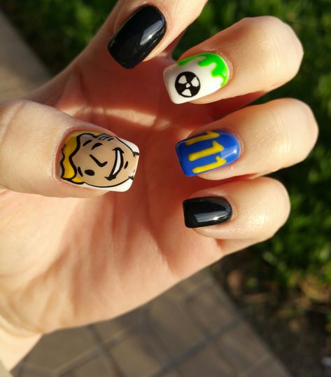 Fallout 4 nails Fallout Nail Art, Fallout Game, Nail Pictures, Fallout 4, Get Nails, Christmas Nail Art, Nail Art Inspiration, Nail Art Diy, Skyrim