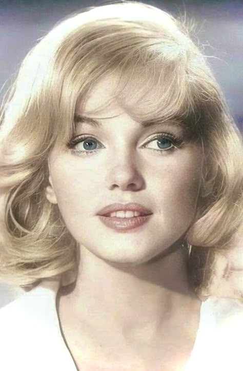 Stars D'hollywood, Marilyn Monroe Portrait, Marilyn Monroe Fashion, Chique Outfits, Marilyn Monroe Photos, Norma Jeane, Irina Shayk, Blonde Bombshell, Hollywood Glamour