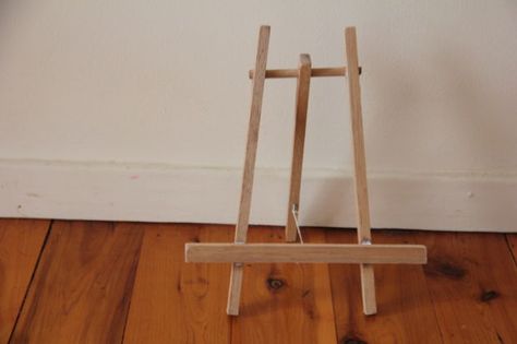 homemade art easel Making An Easel Diy, Diy Art Easel How To Make, Diy Small Easel, Diy Small Easel Stand, Easel Diy, Make An Easel, Beer Bouquet, Diy Easel, Music Supplies