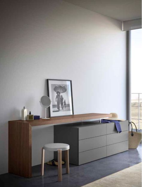 Italian Furniture Modern, Dressing Table Design, Bedroom Decor Design, European Furniture, Italian Furniture, Home Office Design, Writing Desk, Home Bedroom, Table Furniture