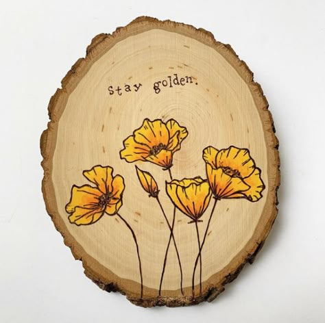 5 california poppies wood burned onto a wood slice. the letters wood burned above the poppy bunch are "stay golden". The wood burned flowers are painted in a bright orange and yellow color. Wood Burn Art, Simple Wood Burning Patterns, Wood Burning Ideas For Beginners Simple, Wood Burning Ideas Patterns, Wood Burning For Beginners, Wood Burning Designs, Simple Art Drawings, Woodcraft Ideas, Art Drawing Ideas