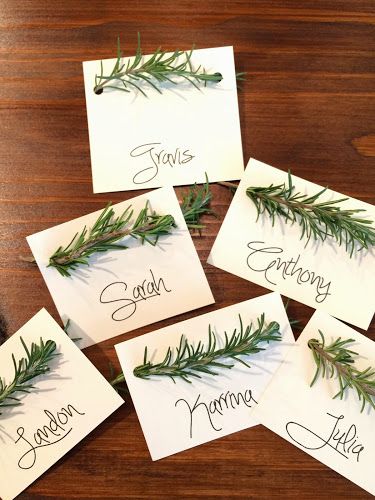 Christmas Place Card Holders, Diy Place Cards, Christmas Place Settings, Christmas Name Tags, Christmas Place Cards, Thanksgiving Tablescape, Christmas Dinner Table, Christmas Place, Merry Christmas Eve