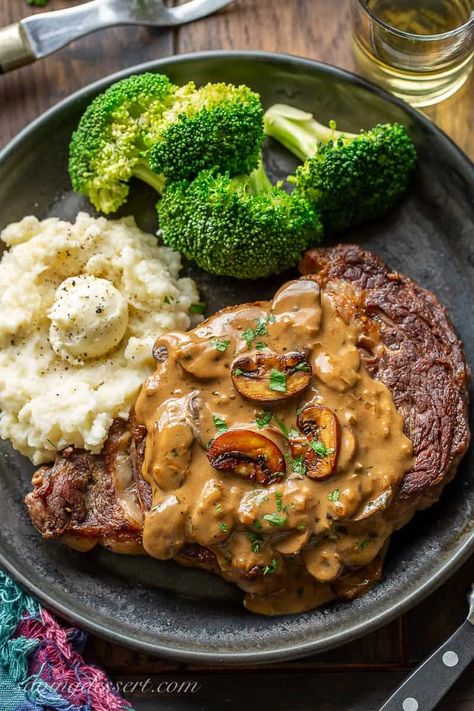 Steak Mushroom Sauce, Mushroom Sauce For Steak, Sauce For Steak, Mushroom Sauce Steak, Steak And Mashed Potatoes, Beef Snacks, Ground Beef Breakfast, Mushroom Sauce Recipe, Ground Beef And Rice