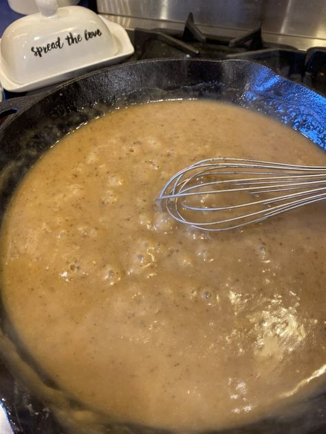 Homemade Gravy With Flour And Grease, Homemade Beef Gravy With Drippings, Home Made Beef Gravy Easy, Homemade Beef Gravy With Beef Broth, Homemade Hamburger Gravy, Easy Beef Gravy From Broth, Beef Stock Gravy, How To Make Brown Gravy Easy, Beef Gravy Recipe With Flour