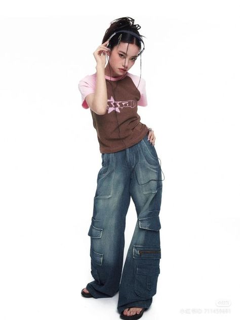 Chinese 2000s Fashion, Pixie Rebels, Peony Aesthetic, 2000s Japanese Fashion, Street Outfits, Aesthetic Streetwear, 2000s Fashion Outfits, Y2k Clothing, Poses References