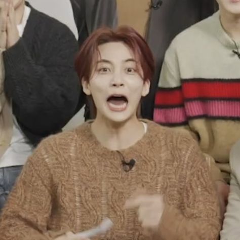 Seventeen Memes, Seventeen Jeonghan, Boyfriend Photos, Seventeen Wallpapers, Meme Faces, Pledis Entertainment, Kpop Boy, Funny Faces, Kpop Memes