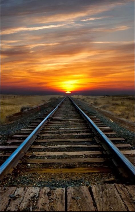 Road Pics, Sunrise Photos, Sun Setting, Beautiful Sunrise, Train Tracks, Chiaroscuro, A Train, Busan, Beautiful Sunset