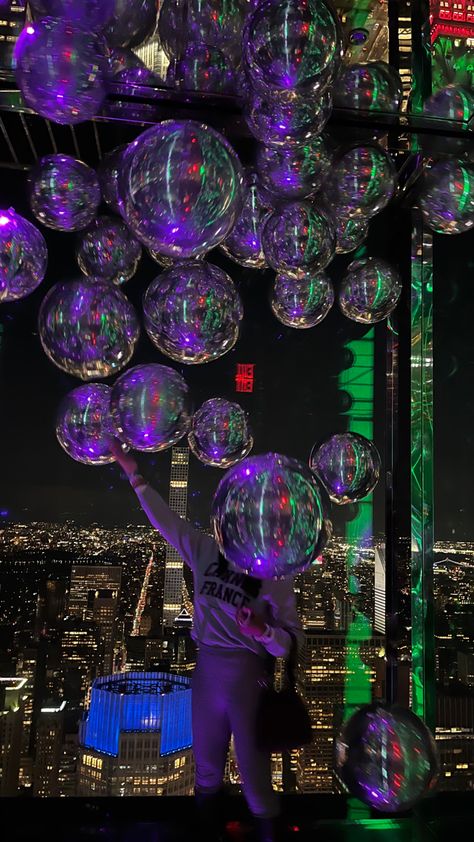 Birthday In Nyc Aesthetic, Summit One Vanderbilt Photo Ideas, Ny Pictures, Nyc Night Pics, Nyc Summit One, Empire State Building Instagram Pictures, Purple Nyc Aesthetic, Nyc Picture Ideas, One World Observatory Nyc