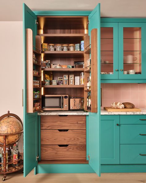 Floor to Ceiling pantry cupboard with lighting inside. The drawers, shelves and spice rack holders are all made from solid wood, adding depth and qualirt to your kitchen. Kitchen Luxury Design, Lounge Curtains, Kitchen 101, Steampunk Kitchen, Modern Luxury Kitchen Design, Shaker Kitchens, Bespoke Kitchen Design, Free Kitchen Design, Pantry Cupboard