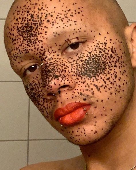 Theo Myking || Teddy 007 on Instagram: "Staining my face temporary using henna dye. Here the henna is drying ⚫️🦒 #henna" Painting On Face, Henna Painting, Henna Paint, Body Art, Henna, Halloween Face, Face Makeup, Halloween Face Makeup, Stain