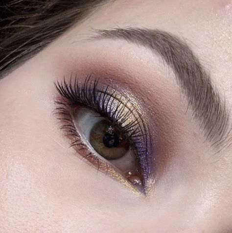 Gold Halo Eye, Halo Eye Makeup, Gold Makeup Looks, Makeup Memes, Gold Eye Makeup, Purple Eye Makeup, Make Up Inspiration, Eye Makeup Pictures, Purple Makeup