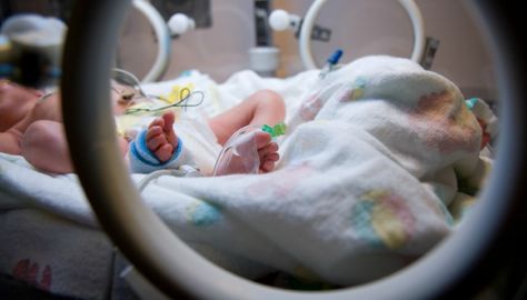 To The Mom Standing Over Her Premature Baby In The NICU Bayi Prematur, Premature Birth, High Risk Pregnancy, Neonatal Nurse, Neonatal Intensive Care Unit, Pregnant Mother, Premature Baby, Nicu Nurse, Intensive Care Unit