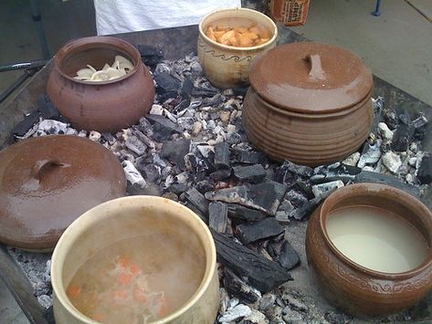 Larp Camp, Largesse Ideas, Camp Setup, Medieval Camp, Medieval Cooking, Viking Food, Medieval Recipes, Medieval Party, Camp Gear