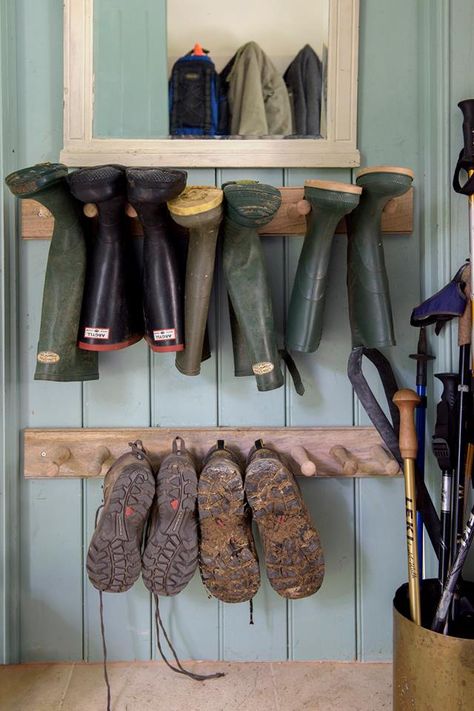 Country Boot Room Utility, Diy Shoe Rack, Mudroom Ideas, Boot Rack, Mudroom Entryway, Boot Storage, Mudroom Laundry Room, Mud Room Storage, Mudroom Design