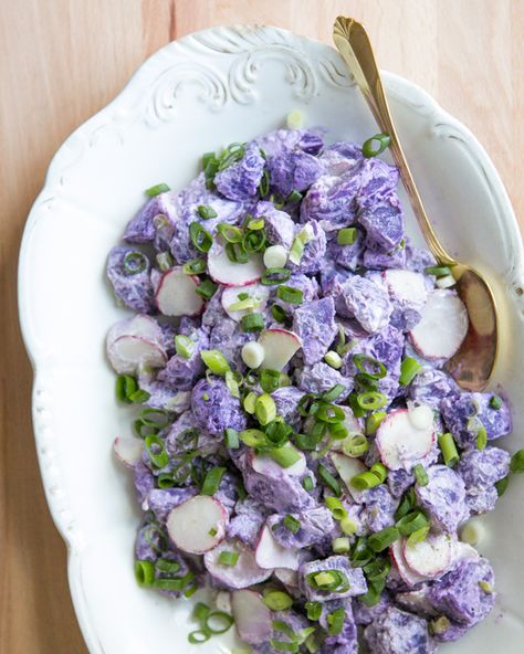 Purple Potato Salad, Purple Potato Recipes, A Couple Cooks, Purple Food, Purple Potatoes, Rustic Plates, Couple Cooking, Food Style, Idee Pasto Sano