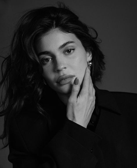 Kylie Jenner Inspo Pics, Kylie Photoshoot Ideas, Kylie Jenner Best Photos, Kylie Jenner Black And White, Kylie Photoshoot, Kylie Jenner Black, Kylie Jenner Icons, Kylie Jenner Photoshoot, Kylie Travis