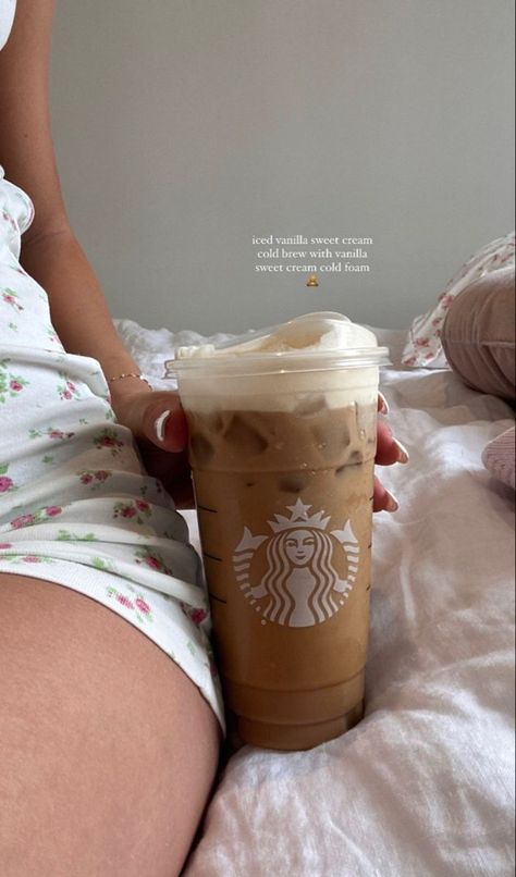 Starbies Order, Starbucks Drinks Aesthetic, Morning Starbucks, Cold Starbucks Drinks, Starbucks Orders, Iced Starbucks Drinks, Coffee Recipes Starbucks, Slow Morning, Iced Coffee Drinks