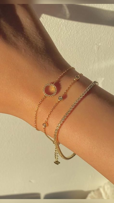 Bracelet Stack Gold, خواتم خطوبة, Bracelets Tennis, Hand Jewelry Rings, Pretty Jewelry Necklaces, Ring Rosegold, Body Chains, Wrist Jewelry, Ringe Gold