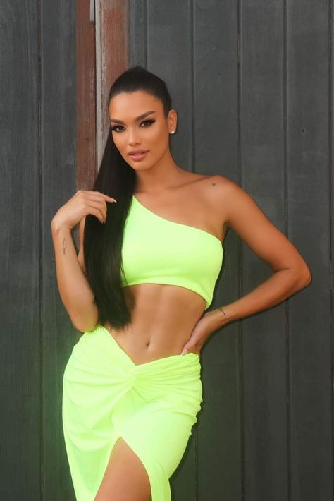 Zuleyka Rivera, Beauty, Color