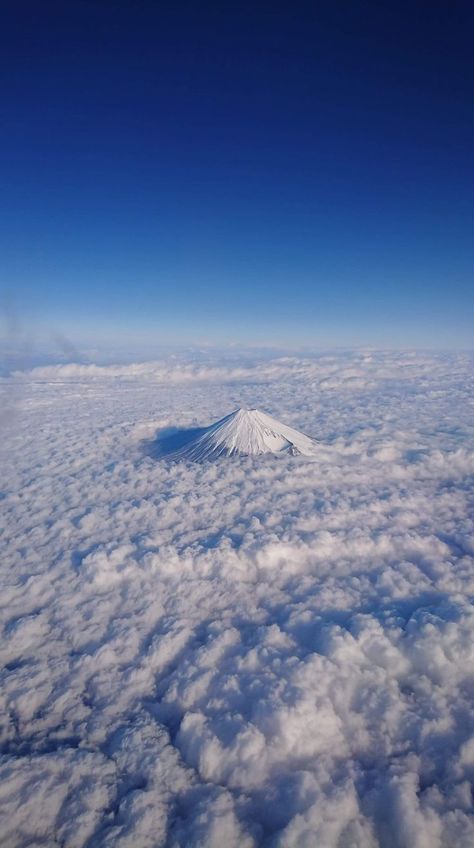 Iphone, android, iPad lockscreen hd 4k wallpaper Ipad Lockscreen, Mount Fuji Japan, Airplane Window View, Monte Fuji, Beautiful Clouds, Mountain Wallpaper, Japan Aesthetic, Mount Fuji, 4k Wallpaper