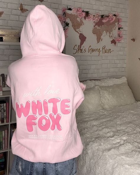 White Fox Outfits Hoodie, White Fox Sweatshirt, White Fox Hoodies, White Fox Aesthetic, Bedroom Photoshoot, White Fox Hoodie, With Love Always, Wishlist Ideas, Fox Hoodie