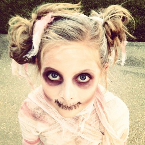 Diy Mummy Costume, Halloween Zombie Makeup, Bratz Halloween Costume, Mummy Costume, Idea For Halloween, Scary Halloween Costume, Hallowen Costume, Diy Kostüm, Zombie Costume