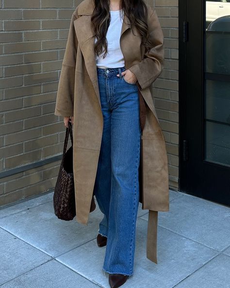 A suede trench is my new closet staple > comment SHOP and I’ll send you the link to this look🤎🍂 — fall style, fall fashion inspo, suede trench coat, suede for fall, cozy fashion inspo, mininal chic style https://liketk.it/4T7LE Long Brown Suede Jacket Outfit, Suede Coat Outfit, Brown Suede Jacket Outfit, Wide Leg Jeans Black, Suede Jacket Outfit, Blue Wide Leg Jeans, Suede Trench Coat, Trench Coat Outfit, Classy Fits