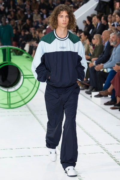 Lacoste Spring 2018 Ready-to-Wear Collection - Vogue Lacoste Outfit, Outfits Aesthetic Men, Aesthetic Men, Men Fashion Show, Sportswear Fashion, Lacoste Men, Vogue Runway, Mens Fashion Summer, Mens Street Style