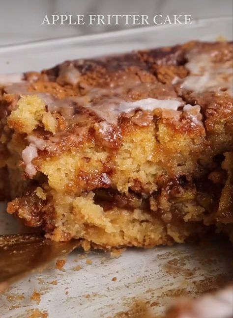 Apple Fritters Cake Recipe, Apple Fritter Cake, Cinnamon Sugar Apples, Gooey Cake, Apple Fritter, Postre Keto, Sugar Apples, Sugar Glaze, Vanilla Sponge