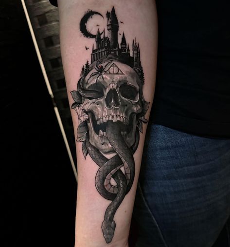 Harry Potter tattoo featuring the dark mark, hogwarts castle, detailed skull, black widow, and crescent moon. Deathly hollows insignia engraved on skull’s forehead. Voldemort Tattoo, Harry Potter Tattoo Unique, Slytherin Tattoo, Harry Potter Tattoo Sleeve, Harry Potter Dark Mark, Dark Mark Tattoos, Tato Maori, Satanic Tattoos, Harry Tattoos