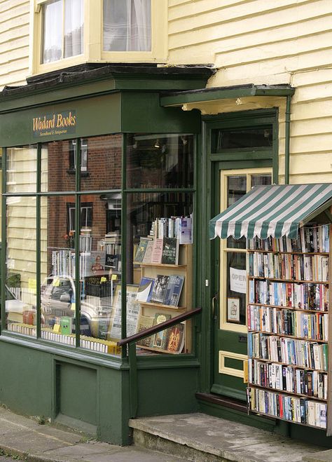 Outdoor Bookshop Cottage Bookstore, Village Bookshop, Bookshop Interior, Fantasy Bookstore, Bookshop Café, Library Cafe, Book Shops, Bookstore Cafe, Library Inspiration