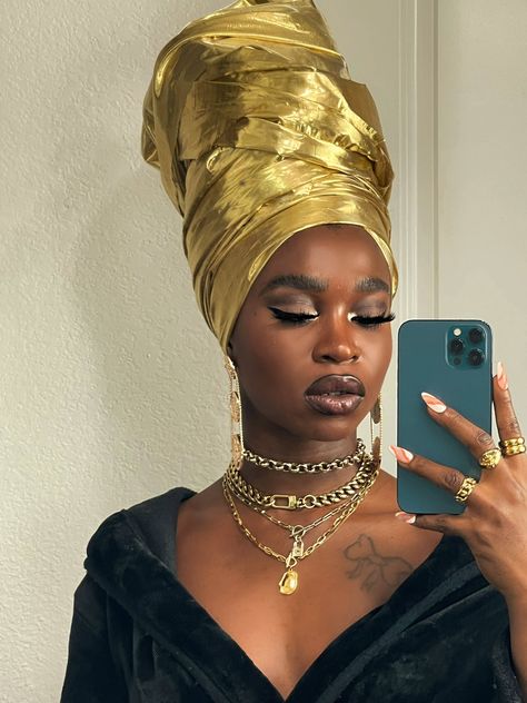 Black Beauty Aesthetic, Stile Hijab, Black Beauty, Black Girls Hairstyles, Brown Skin, Black People, Black Is Beautiful, Girl Hairstyles, The Moon