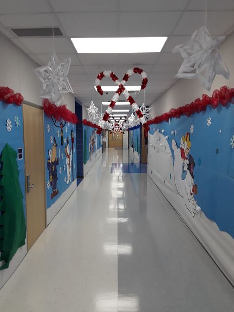 Hallway Christmas Decorations, School Hallway Christmas Decorations, Christmas Decorations Winter Wonderland, Safari Kids Crafts, Winter Wonderland Ideas, Winter Door Decorations Classroom, School Hallway Decorations, Hallway Christmas, Christmas Desk Decorations