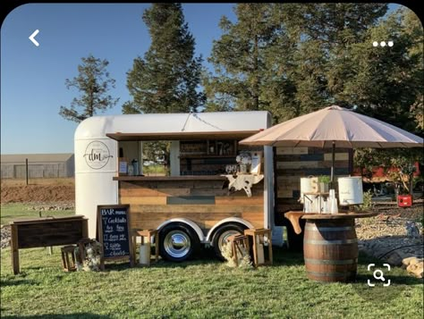 Wedding Mobile Bar, Horse Trailer Bar, Converted Horse Trailer, Foodtrucks Ideas, Trailer Bar, Mobile Coffee Shop, Coffee Trailer, Travel Bar, Horse Box