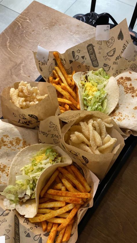 taco bell Taco Bell Snapchat, Cheesy Rolls, Taco Bell Recipes, Bean Burrito, Diner Restaurant, Sugar Diet, Low Sugar Diet, Restaurant Ideas, Carbohydrate Diet