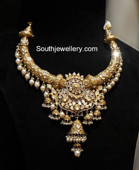 Hansli Necklace Gold, Hasli Necklace Gold, Gold Necklace Models, Necklace Designs Gold, Latest Gold Necklace, Hazoorilal Jewellers, Hasli Necklace, Indian Wedding Jewelry Sets, Necklace Photo