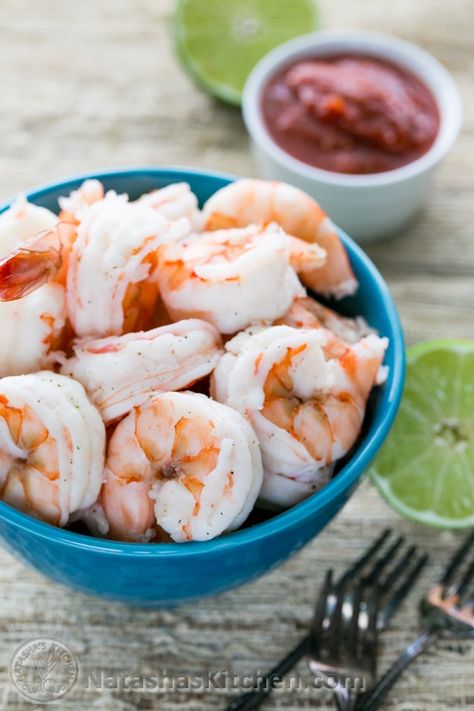 Quick and Easy Boiled Shrimp Recipe Boiled Shrimp, Shrimp Boil Recipe, Boiled Food, Shrimp Boil, Cocktail Sauce, Shrimp Dishes, Think Food, How To Cook Shrimp, Fish Dishes