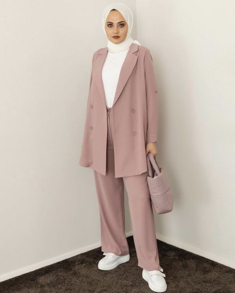 Formal Suits For Women Hijab, Hijab Business Outfit, Modest Summer Outfits Muslim Casual, Formal Outfits For Women Hijab, Modest Office Outfits, Classic Outfits For Women, Modest Casual Outfits, Mode Turban, Hijab Trends