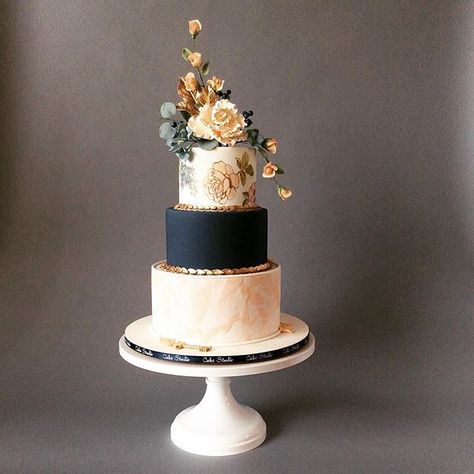 I'm in love with this beauty from @cakestudiowpg. The color palette is perfect for a fall wedding. It's perched on my Picture Perfect cake stand. See my full collection of cake stands at sarahsstands.com Your cake deserves Sarah's Stand's! Navy Wedding Cake, Wedding Cake Navy, Royal Cakes, Three Tier Cake, Couture Cakes, Fall Colours, Gorgeous Wedding Cake, Modern Wedding Cake, Cake Trends